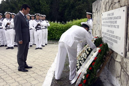 prefectul palaz si consulul rusiei au depus coroane la monumentul ostasilor sovietici galerie foto 96904