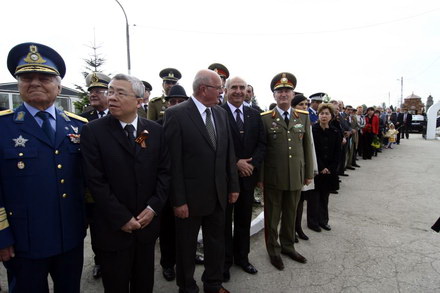 prefectul palaz si consulul rusiei au depus coroane la monumentul ostasilor sovietici galerie foto 96904