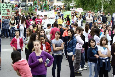 protestul copiilor de la navodari impotriva depozitului de deseuri galerie foto 50155 285430