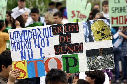protestul copiilor de la navodari impotriva depozitului de deseuri galerie foto 50155 285430