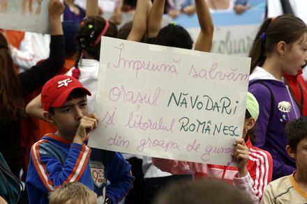 protestul copiilor de la navodari impotriva depozitului de deseuri galerie foto 50155 285430