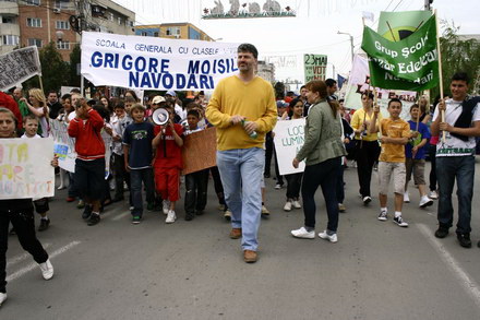 protestul copiilor de la navodari impotriva depozitului de deseuri galerie foto 50155 285430