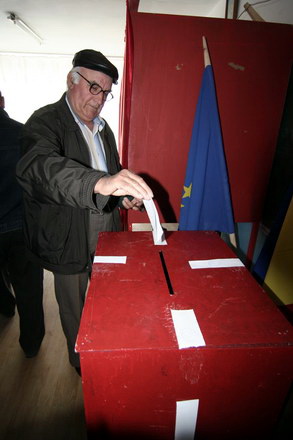 dilema dupa referendumul de la navodari se elibereaza autorizatie de ridicare a centrului sau se respecta