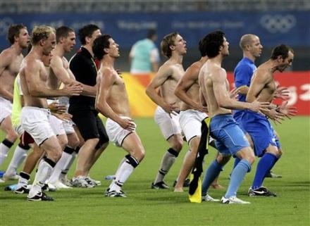 haka_soccer_side_view1219293695.jpg