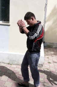 Prins in flagrant dupa ce a saltat poseta unei femei