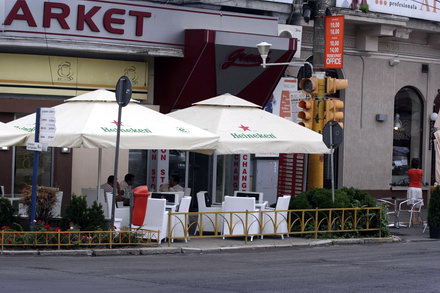 constanta teraselor umbrelele de la bt cafe si qs inn incurca circulatia galerie foto 60674 289599