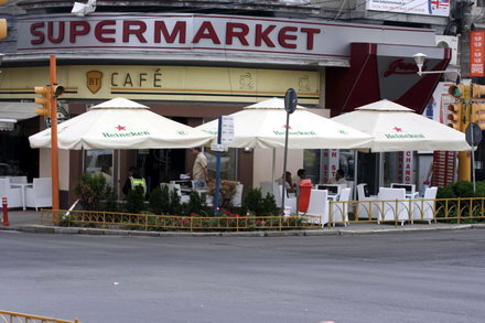 constanta teraselor umbrelele de la bt cafe si qs inn incurca circulatia galerie foto 60674 289599