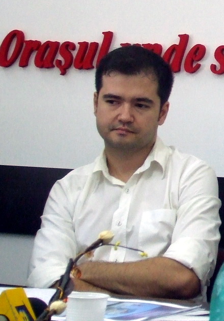 Delfini_Navodari_-_Laurentiu_Duta_ONLINE.jpg