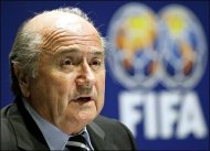 Fotbal (CM) Blatter, fericit ca mondialul a supravietuit vuvuzelelor  