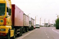 De ieri, TIR-uri, dar si carute, pe podul de la butelii (galerie foto)