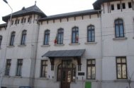 Colegiul „Eminescu“ scoate, cu justiţia, Arhiepiscopia de la seminar