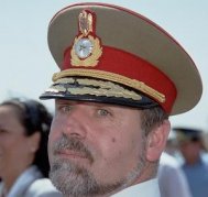 S-a interzis barba în armată. Mustaţa este facultativă