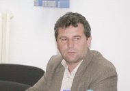 Şcoală pe butuci - 130 de elevi din Cotu Văii nu au unde să înveţe Gheorghe Moldovan - „Ducem copiii la Minister\