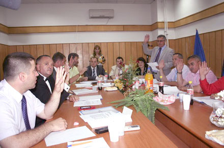Navodari-sedinta.jpg Navodari-sedinta.jpg