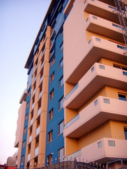 pereti crapati in spatele jt tower blocul lui tucan alunga vecinii galerie foto 75007 300005