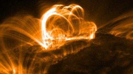 solar_flare_magnetic_21803700.jpg