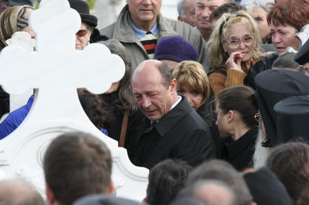 fotoreportaj lacrimile lui basescu pentru mama sa elena 98222 301478