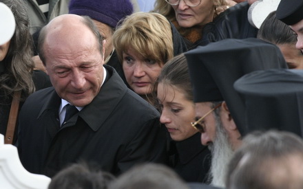 fotoreportaj lacrimile lui basescu pentru mama sa elena 98222 301478