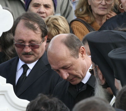 fotoreportaj lacrimile lui basescu pentru mama sa elena 98222 301478