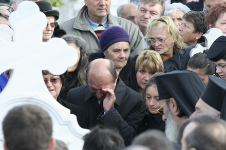 fotoreportaj lacrimile lui basescu pentru mama sa elena 98222 301478
