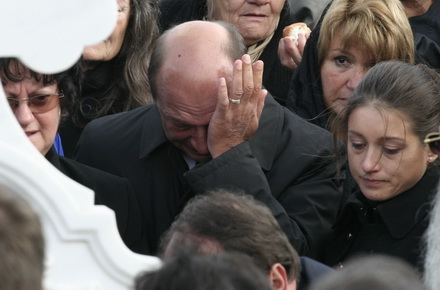 fotoreportaj lacrimile lui basescu pentru mama sa elena 98222 301478