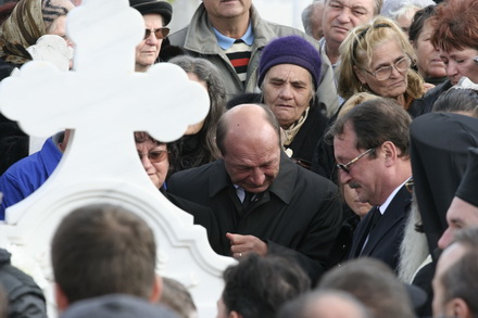 fotoreportaj lacrimile lui basescu pentru mama sa elena 98222 301478