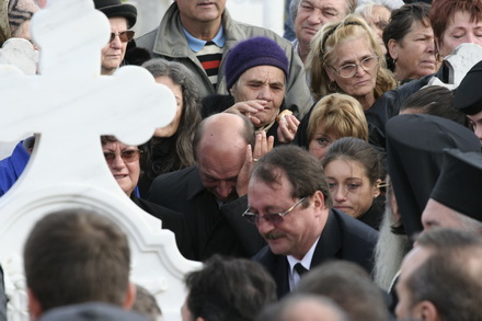 fotoreportaj lacrimile lui basescu pentru mama sa elena 98222 301478