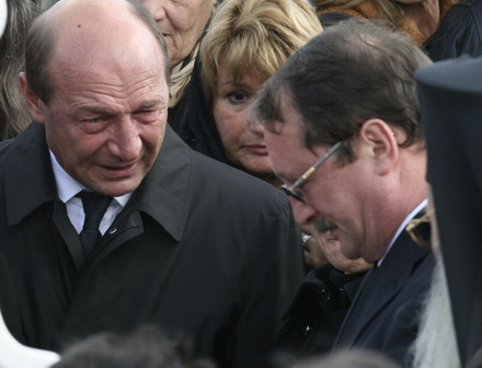 fotoreportaj lacrimile lui basescu pentru mama sa elena 98222 301478