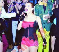 Cancan Elena Gheorghe, dezbracata la Falticeni