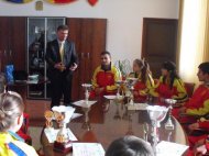 Sportivii medaliaţi la concursul din Franţa, premiaţi de adminstraţia locală