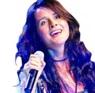 Click! Cine a injectat-o pe Mădălina? Artista avea o înţepătură în mâna dreaptă!