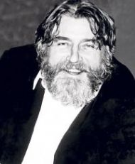 Libertatea Prima soţie a lui Adrian Păunescu susţine într-un jurnal că poetul este tatăl mai multor copii - Are şi fete gemene, din flori