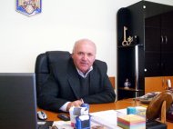 Şeful PSD Oltina a mers la împărţit tichete cu voluntarul ONG-uluiAcţiune a Crucii Roşii cu iz de propagandă electorală, la Oltina 