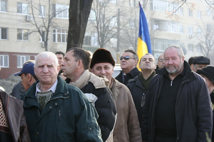 invitatia prefectului palaz a avut succes inghesuiala la depunerea de coroane pentru martirii cazuti