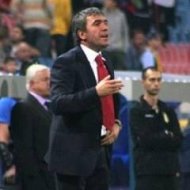 Hagi le raspunde contestatarilor Nu ma mai trimiteti la Academie, vreau sa fiu antrenor! 