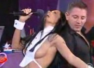 Click! Oana Zăvoranu, cu sânii pe afară la Capatos! 