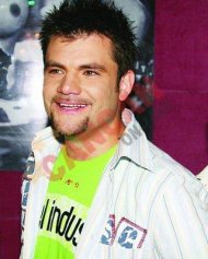 Cancan Viorel Sipos promite tinerelor o cariera muzicala