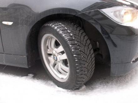 bmw-dunlop-cauciucuri-iarna.jpg