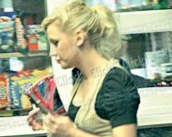 Click! Doru de la «Parlament» s-a sărutat cu două blonde într-o seară