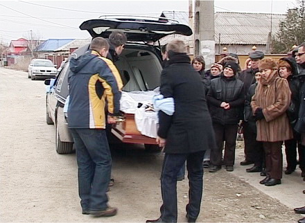 Inmormantare_Sinucigasa_1.jpg Inmormantare_Sinucigasa_1.jpg
