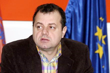 banias.jpg banias.jpg