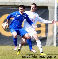 Primul pas greşit în returSăgeata frântă de „câini\