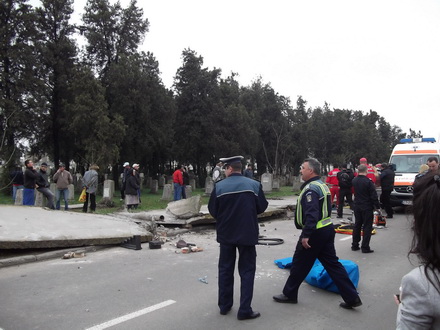 fotoreportaj accident gardul cimitirului central 99776 320374