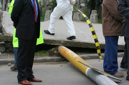 fotoreportaj accident gardul cimitirului central 99776 320374