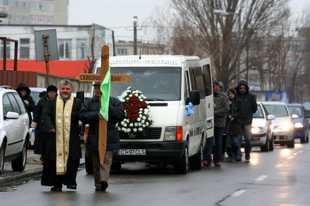 cine va plati emilian vuta are nevoie de tija pentru piciorul zdrobit de zidul cimitirului galerie foto