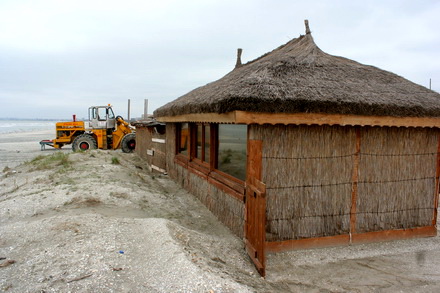 demolari cu scandal pe plaja din navodari galerie foto 35040 320823