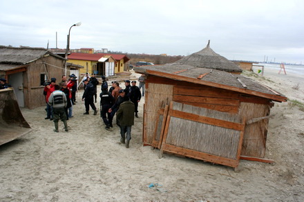 demolari cu scandal pe plaja din navodari galerie foto 35040 320823