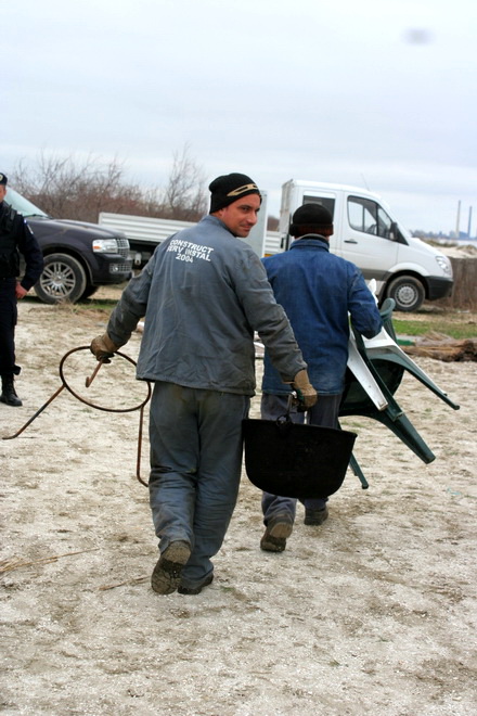 demolari cu scandal pe plaja din navodari galerie foto 35040 320823
