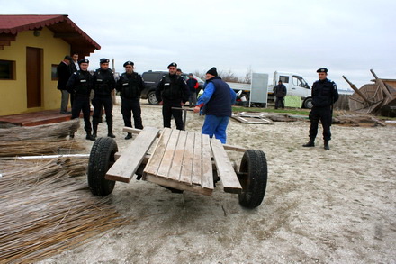 demolari cu scandal pe plaja din navodari galerie foto 35040 320823