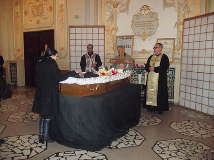 artistii teatrului oleg danovski si au luat adio de la cornel agop galerie foto 70393 320983